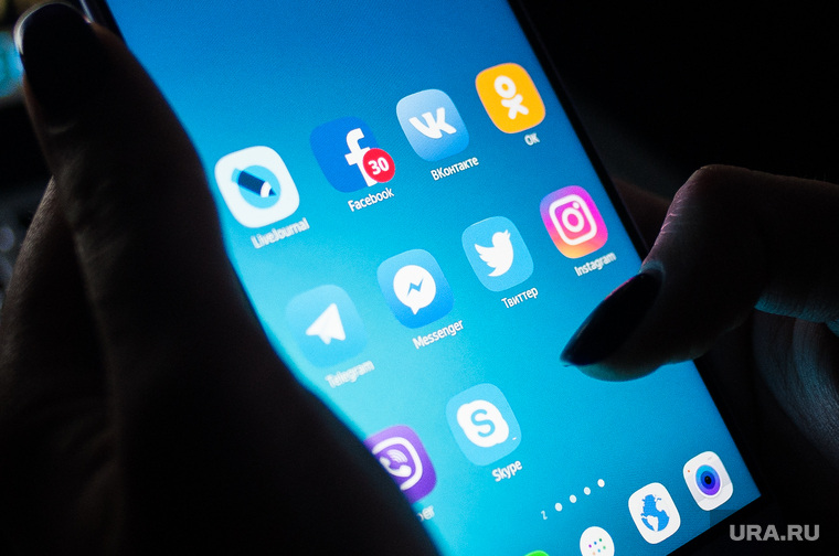 Клипарт по теме Социальные сети. Екатеринбург, смартфон, интернет, вконтакте, социальные сети, facebook, фейсбук, скайп, skype, одноклассники, твиттер, сотовый телефон, гаджет, инстаграм, viber, вайбер, telegram, twitter, мессенджеры, instagram, телеграм, приложения для телефона, vkontakte, живой журнал, жж, live journal