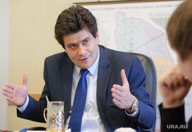Интервью с Александром Высокинским. Екатеринбург, высокинский александр, жест двумя руками