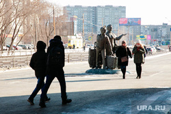 Прогулка по китайскому кварталу, памятник челнокам
