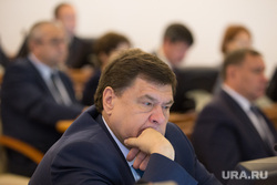 Заседание правительства области. Курган, шумков вадим, задумчивость, рука у лица