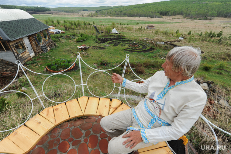 "Домик хоббита" Сергея Андрюкова. Поселение Приданниково, Уйский район, Челябинская область, беседка, андрюков сергей, вид на долину