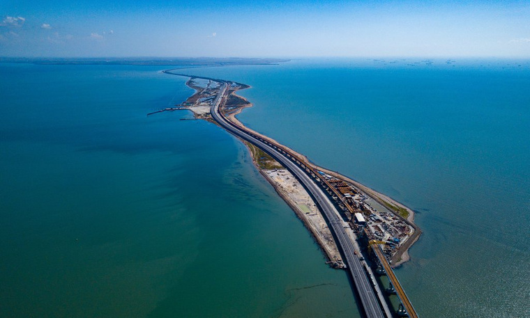Именно Крымский мост является целью украинских провокаций, полагают в ФСБ