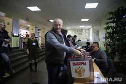 Повторные выборы губернатора Приморского края.  Владивосток, урна для голосования, выборы