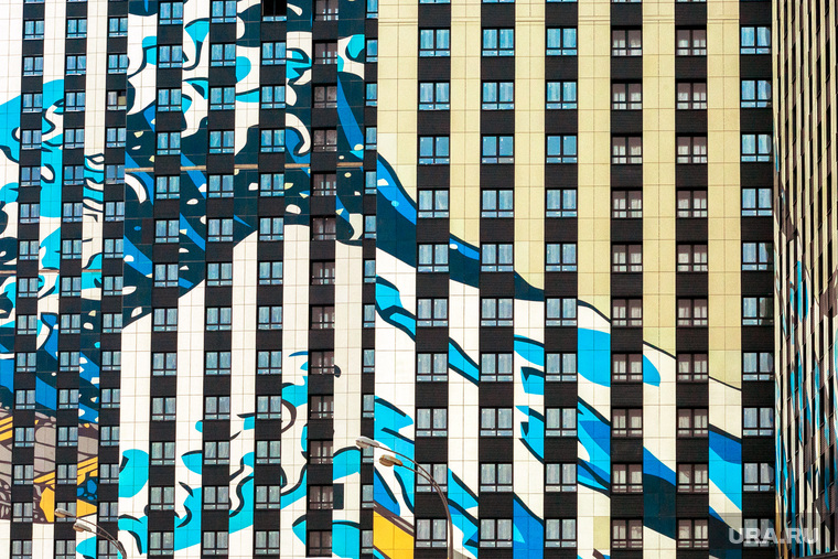 Граффити по мотивам гравюры Хацусико Хокусая "Большая волна в Канагаве" на жилом комплексе "Эталон-Сити" в Южном Бутове. Москва, недвижимость, здание, большая волна в канагаве