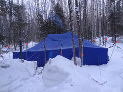 Туристская палатка-шатер с печкой