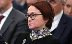Эльвира Набиуллина пришла в зал вместе с Владимиром Путиным