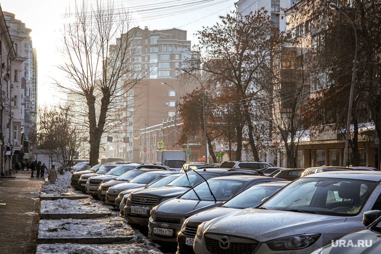 Улица Хохрякова. Екатеринбург, парковка, улица хохрякова