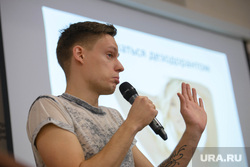 Главный редактор Sports.ru Юрий Дудь во время лекции в УрФУ. Екатеринбург