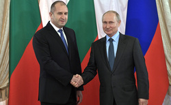Болгария (президент Румен Радев слева) заверила, что членство в Евросоюзе и блоке НАТО не помешает ей развивать отношения с Россией