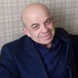 Профессор Евгений Белый считает ЕГЭ одним из эффективных социальных лифтов в стране