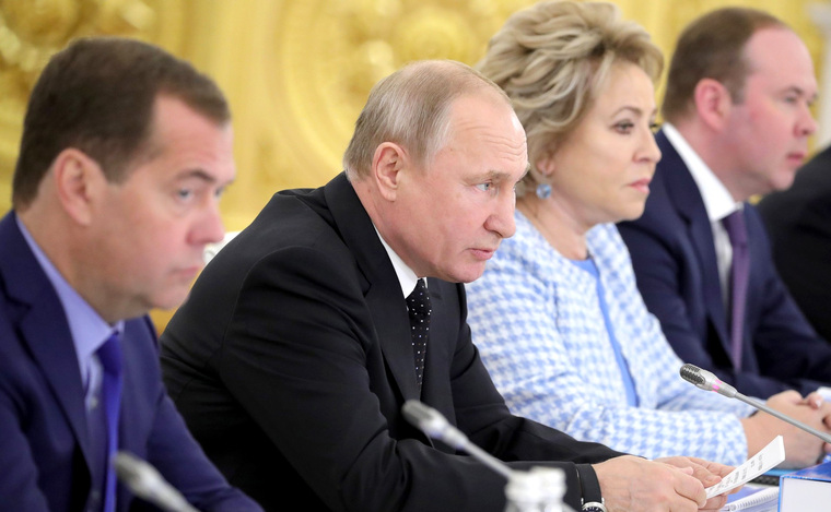 Владимир Путин потребовал от губернаторов «системных перемен»
