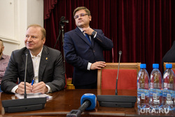 Встреча депутатов гордумы со сторонниками и противниками храма в сквере. Екатеринбург