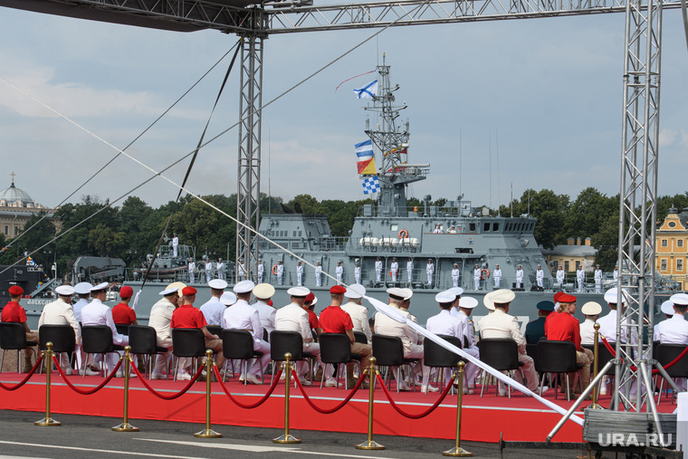Торжественная церемония празднования Дня ВМФ на Сенатской площади. Санкт-Петербург