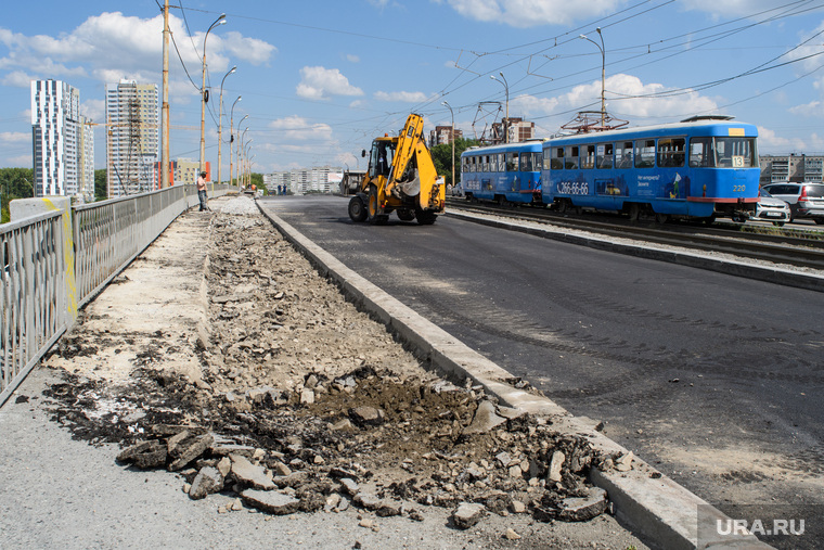 Дорожные работы на центральных улицах Екатеринбурга