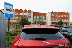 Школа в селе Долгодеревенское, где пикетировали старшеклассники. Челябинская область
