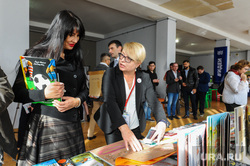 Ирина Текслер на книжной ярмарке. Челябинск