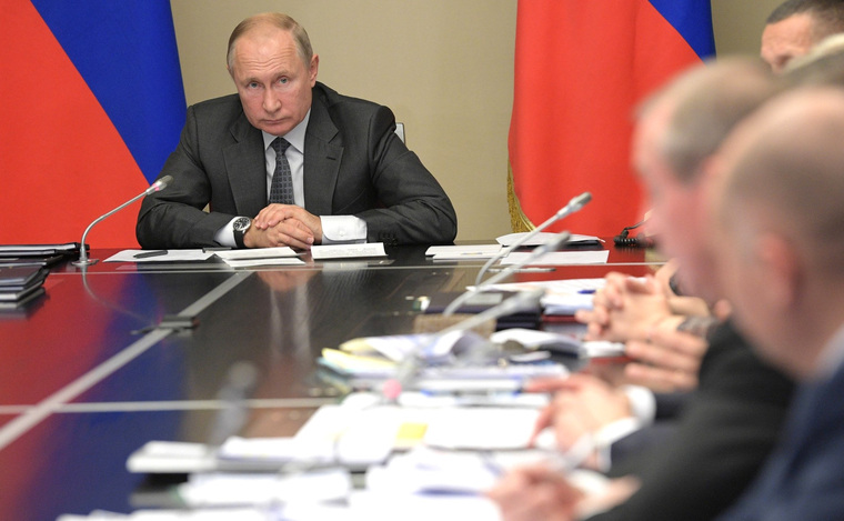 Владимир Путин дал чиновникам понять, что им стоит чаще чувствовать себя неуютно