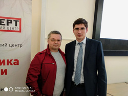 Сергей Денисов (слева) надеялся, что ему помогут проверенные связи