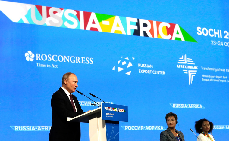 Важность проходящего в Сочи форума «Россия-Африка» подчеркивает тот факт, что это второй форум в стране, где Владимир Путин работает полные два дня