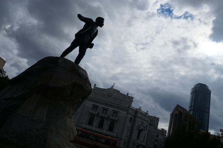 Памятник Свердлову в Екатеринбурге. Опыт Якова Михайловича, в некотором смысле, до сих пор актуален.
