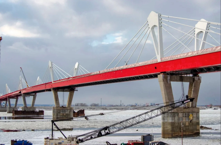 Трансграничный мост через реку Амур с российской стороны возводит компания Руслана Байсарова