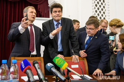 Встреча депутатов гордумы со сторонниками и противниками храма в сквере. Екатеринбург