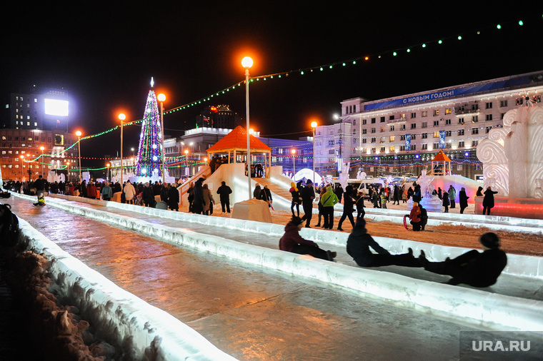 Открытие ледового городка на Площади революции мэром Натальей Котовой. Челябинск