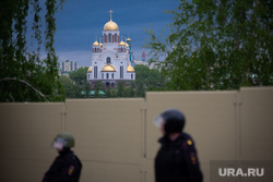 Четвертый день протестов против строительства храма Св. Екатерины в сквере у театра драмы.Екатеринбург