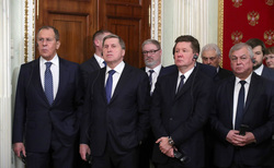 Участниками сегодняшних переговоров стали не только чиновники, но и бизнесмены: второй справа в первом ряду — председатель правления ПАО «Газпром» Алексей Миллер