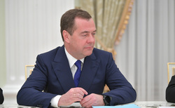 «Правительство под руководством Дмитрия Медведева работало в непростых условиях», — признал президент