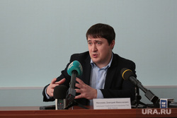 Глава Управления антимонопольного и тарифного регулирования топливно-энергетического комплекса ФАС Дмитрий Махонин во время пресс-конференции. Пермь