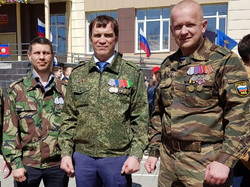 Андрей Гориславцев со своими сослуживцами из СОБР