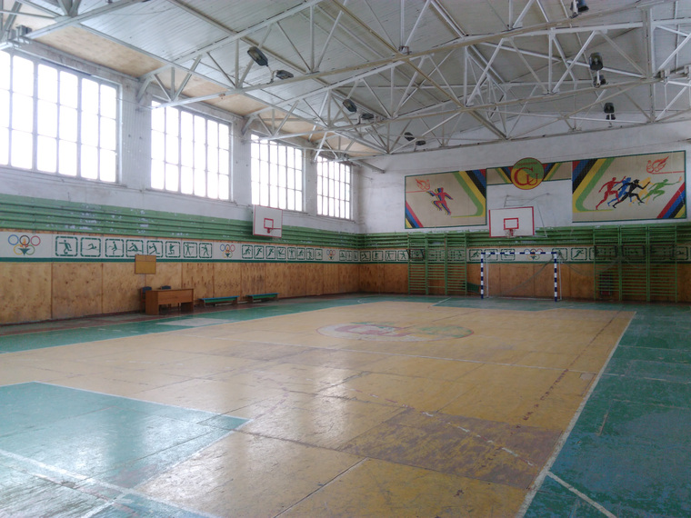Старый заводской спортзал
