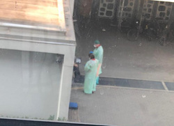 За заболевшим студентом, у которого подозревали коронавирус, приехали медики в защитных костюмах