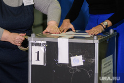 Урны для голосования с опроса свозят в администрацию Екатеринбурга