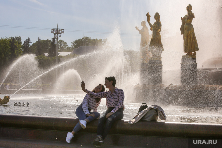 Фонтан "Дружба народов" на ВДНХ. Москва, лето, вднх, фонтан дружба народов