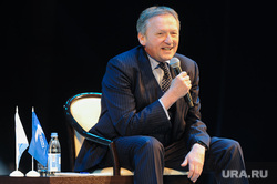 Сергей Шнуров, лидер группировки «Ленинград» и член возглавляемой бизнес-омбудсменом РФ Борисом Титовым «Партии роста», на встрече с партийцами. Челябинск