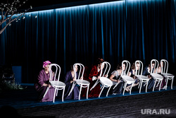 Премьера спектакля 8 женщин. Выступление групппы Oqujav. Тюмень.
