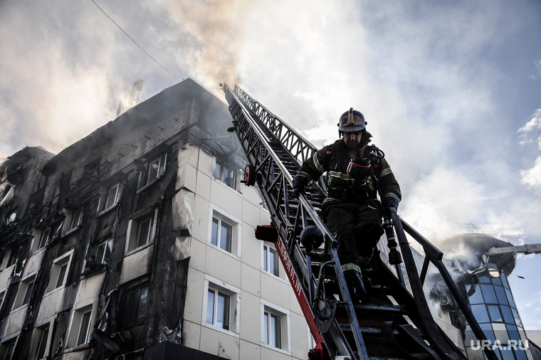 Пожар в бизнес-центре Парус. Тюмень
