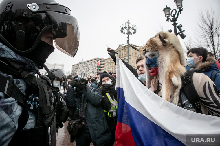 Несанкционированный митинг оппозиции в поддержку Алексея Навального. Москва, протестующие, демонстранты, протест, несанкционированная акция, омон