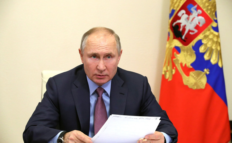 На совещании с правительством Владимир Путин вновь вернулся к теме зарплат бюджетников