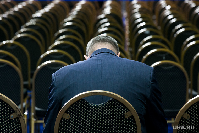 Послание Президента Федеральному Собранию
Москва, чиновник, пустые кресла, ряды кресел, тяготы