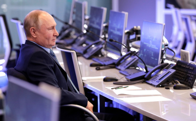 Владимиру Путину показали, как можно контролировать работу федеральных и региональных властей в одном месте в режиме реального времени