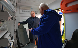 Владимир Путин обсудил во время поездки на станцию скорой помощи, как победить дефицит врачей