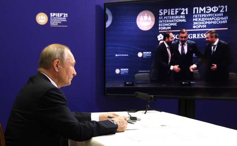 Путин поучаствовал в подписании первых инвестсоглашений на ПМЭФ-2021