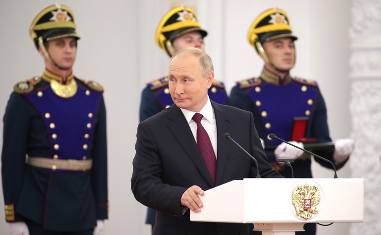 Владимир Путин 12 июня вручил госнаграды и посетил Третьяковку
