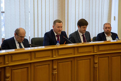 Отставки Сергея Никифорова (слева) и Алексея Белоусова (второй справа) не связаны с политикой, говорит Лузгин