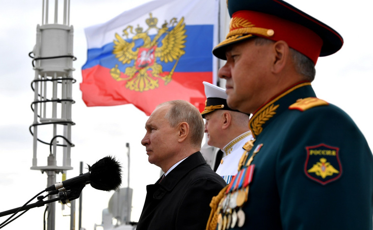 Владимир Путин стал проводить парады ВМФ в Петербурге в 2017 году
