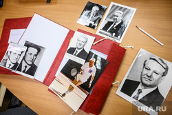 Фотографии первого президента России Бориса Ельцина в архиве Музейно-выставочного комплекса УрФУ. Екатеринбург