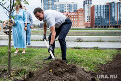 Открытие велнес-площадки и посадка яблонь на набережной городского пруда. Екатеринбург